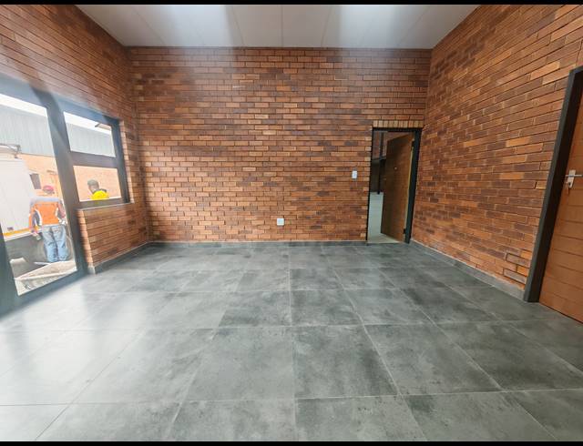 1,162M² WAREHOUSE TO LET IN ORMONDE